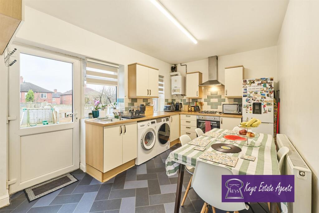 KITCHEN &amp; DINING AREA