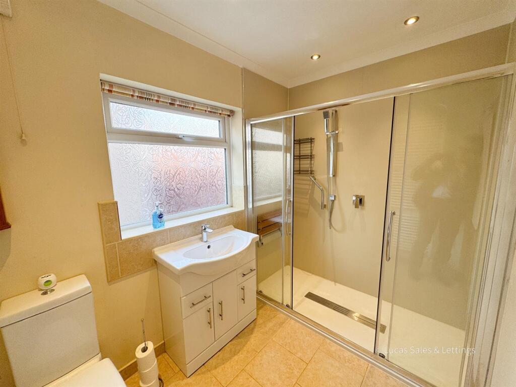 3 Larch Rd Kettering-19.jpg