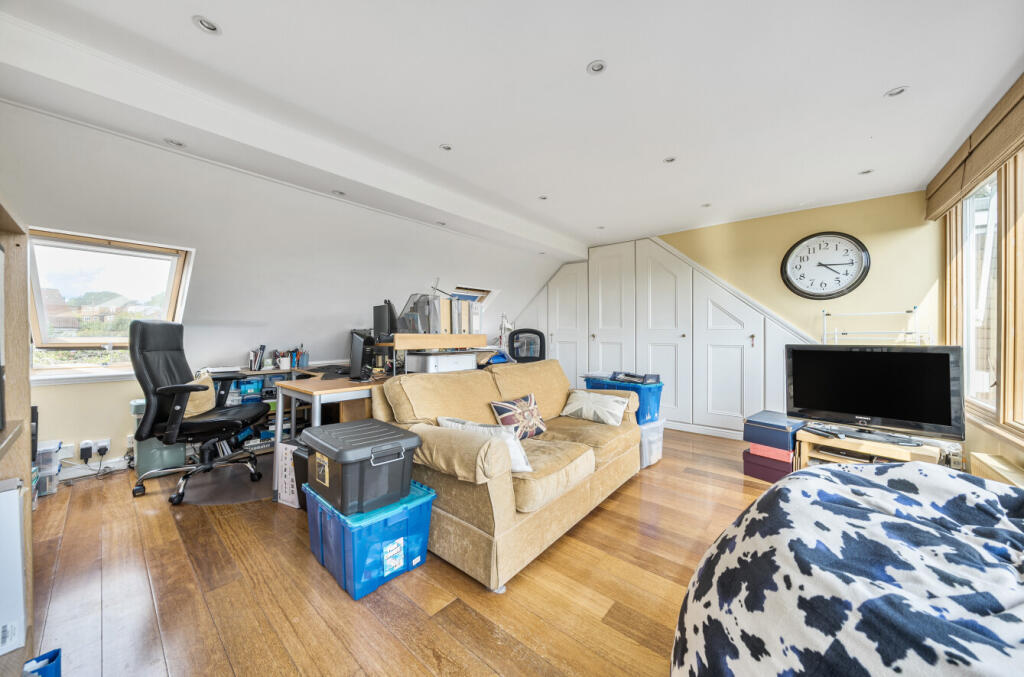 1305343-12-684323...