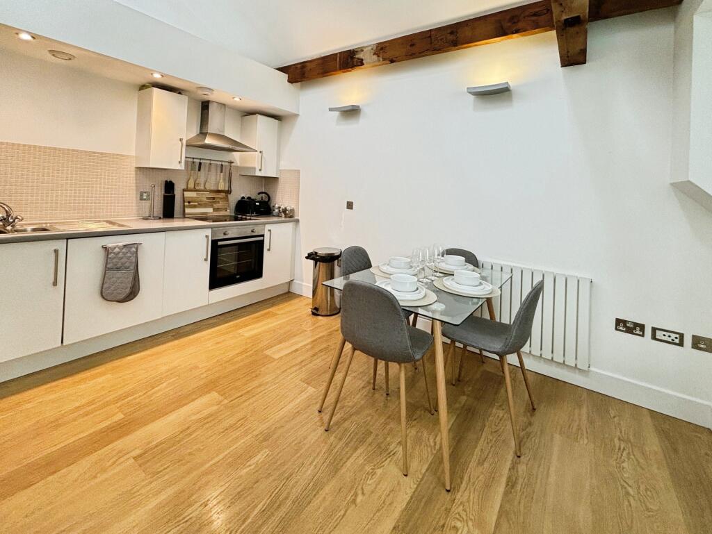 Kitchen/Dining Area
