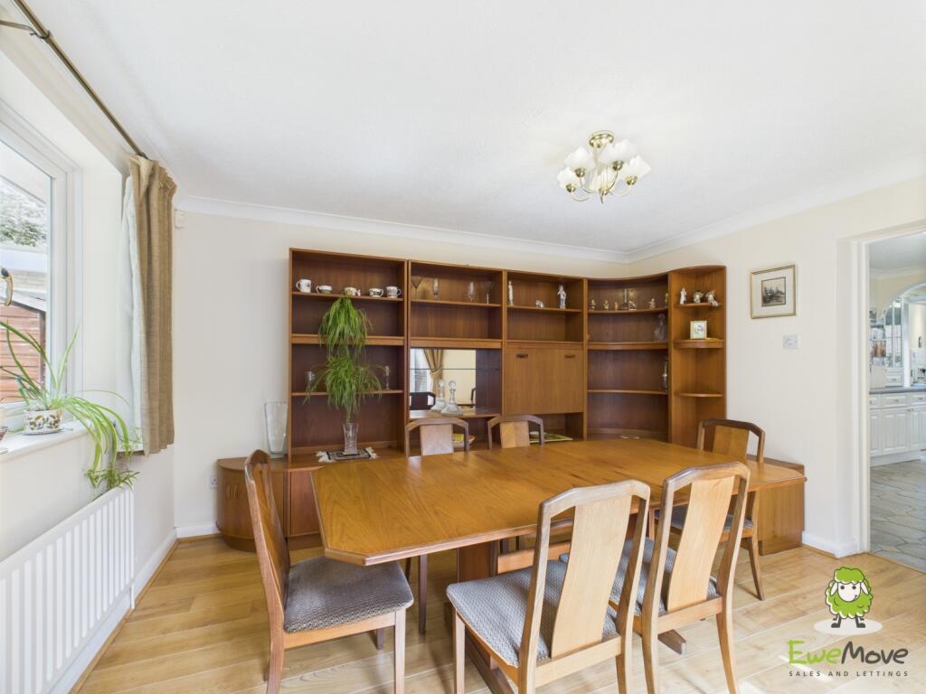 CAM03778G0-PR0261-STILL029