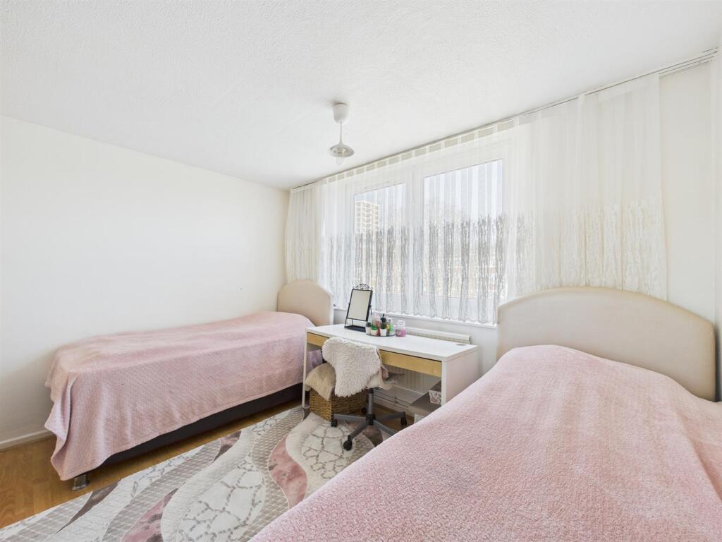 CAM01358G0-PR0147-STILL020.jpg