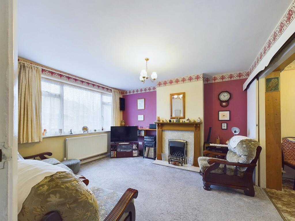 CAM01338G0-PR0090-STILL003