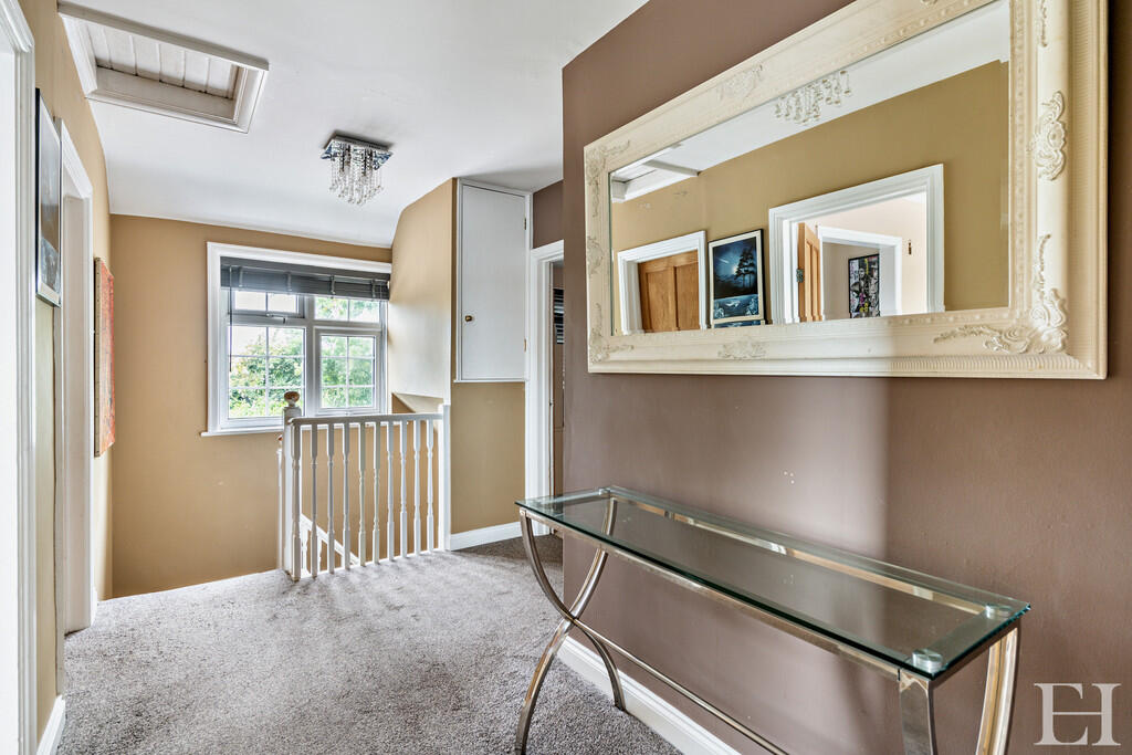 8608488-interiorW...