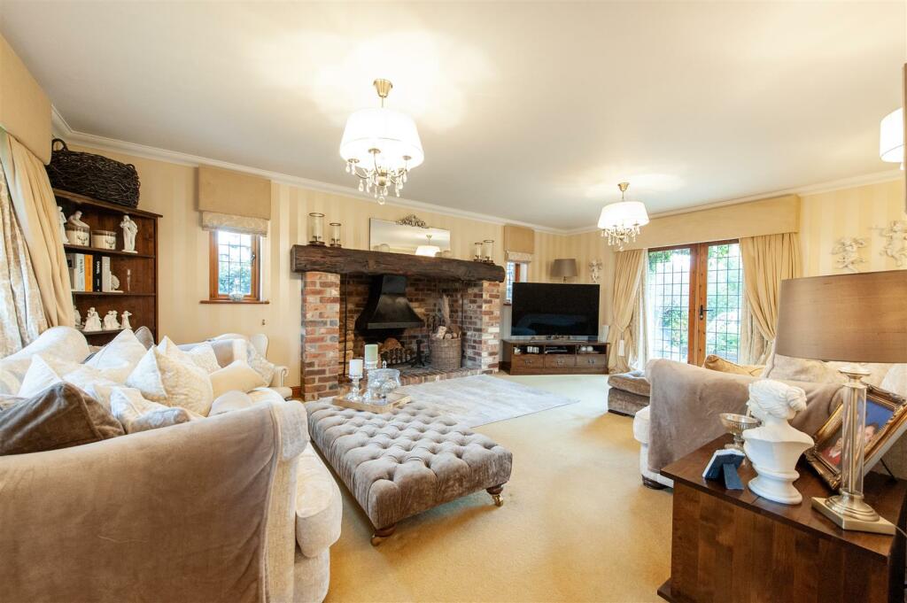 Living Room.jpg