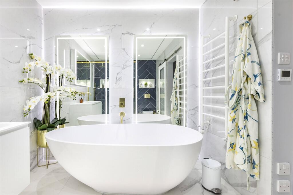 En Suite Bathoom