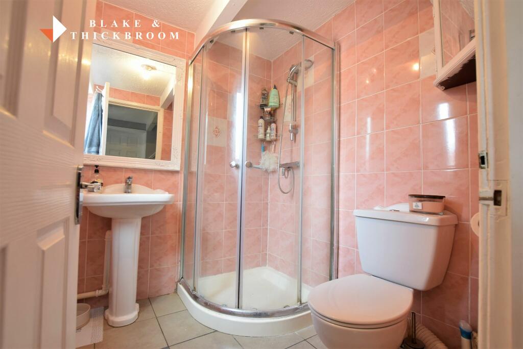 GROUND FLOOR SHOWER ROOM