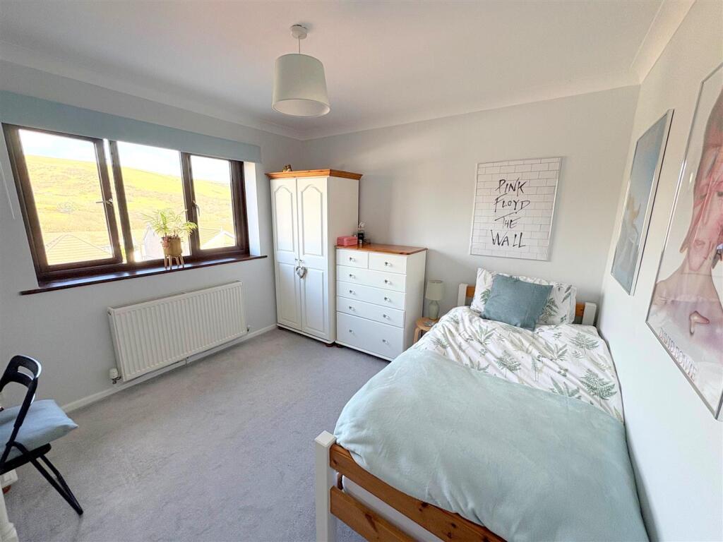Bedroom 3a.jpg