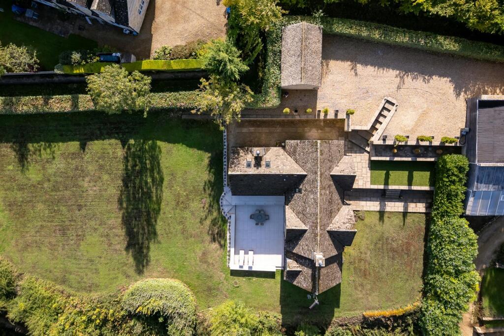 100 - Highfield House - GL54 4AA - Web.jpg