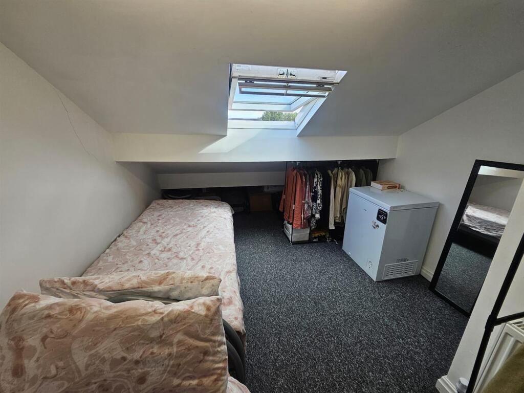 WhatsApp Image 2025-09-08 at 15.07.35 (1).jpeg