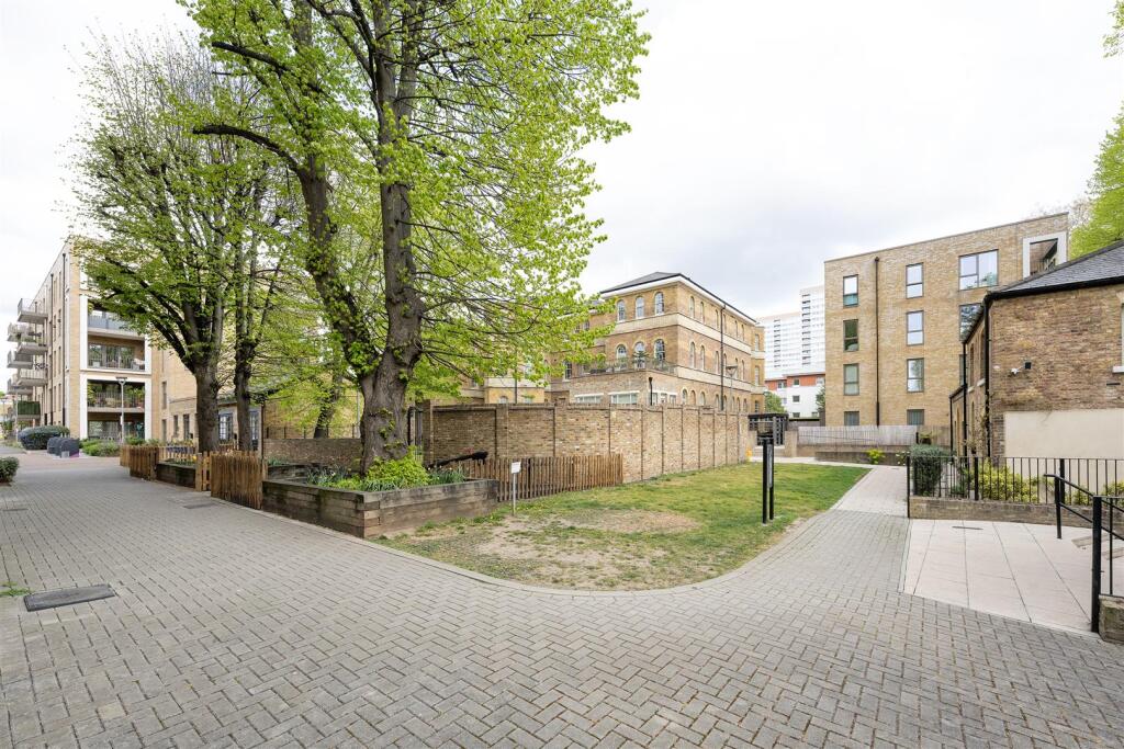 Richard Tress Way, E3