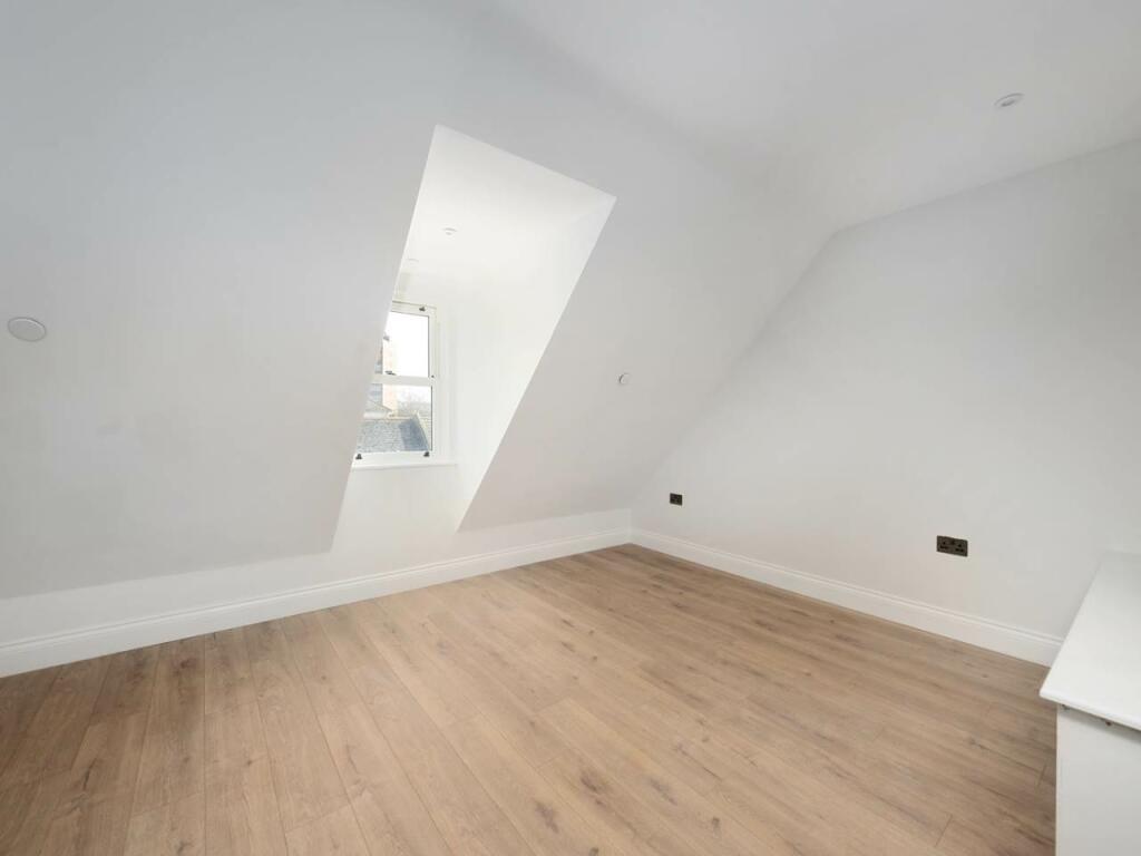 Living Room (F12)