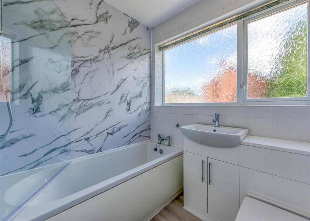 2 Sandhurst Drive-Bathroom.jpg