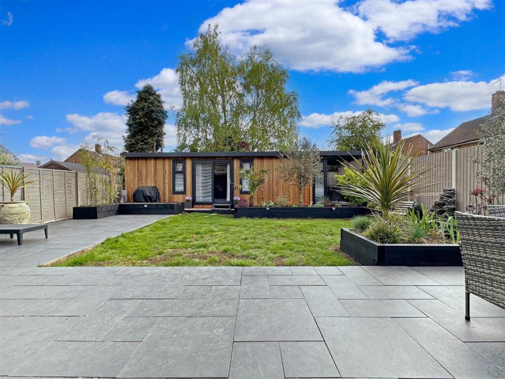 Beautifully Designed Garden 335