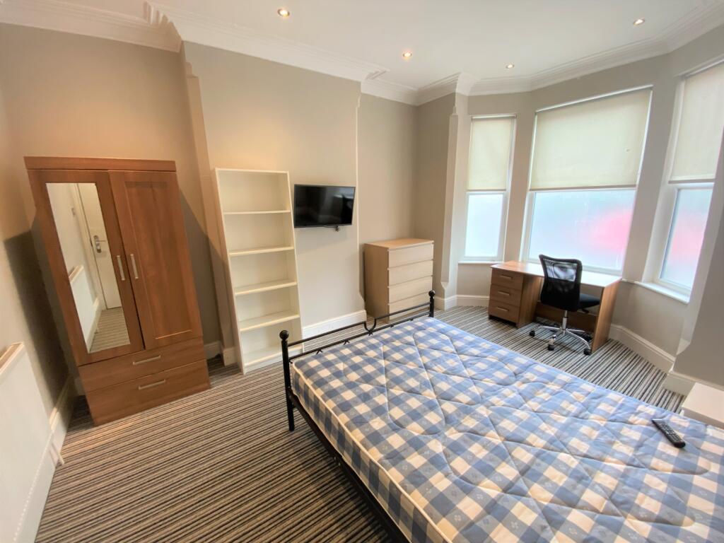 69326_7872_IMAGES_MAIN_693267