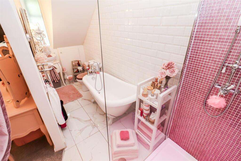 BATHROOM/W.C.