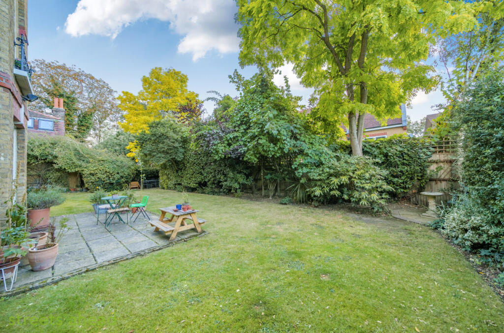 ed10672a-9293-47b...