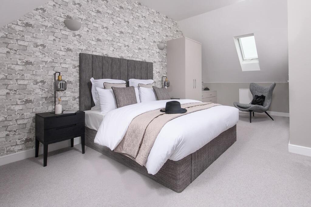 Giving you the perfect place to relax and features an en-suite bathroom