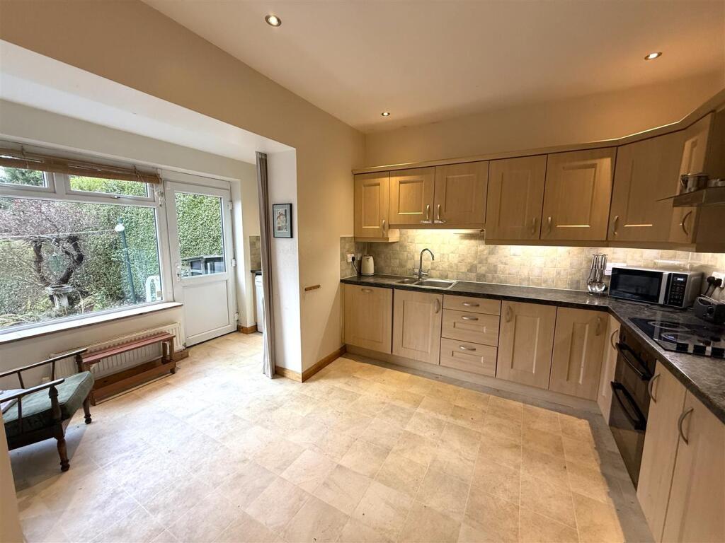 kitchen 2.jpg