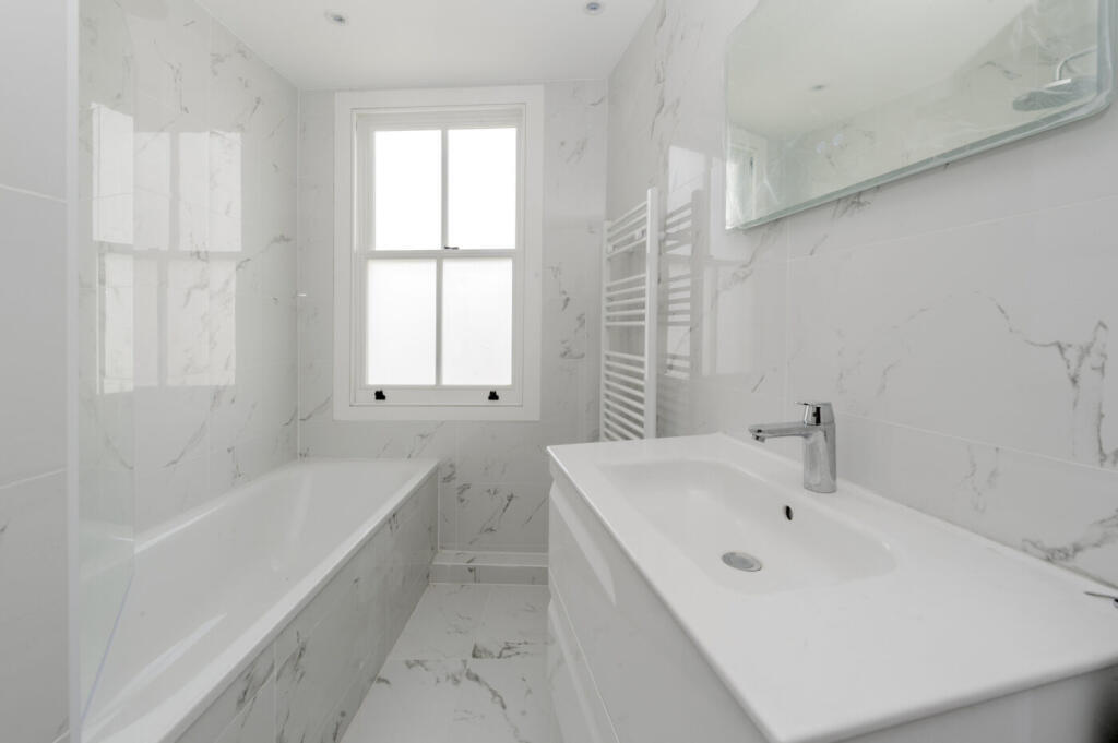 En-suite 2.jpeg