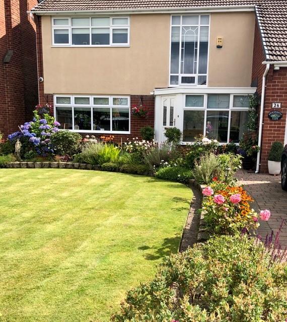 St. Marys Avenue Summer Front Garden