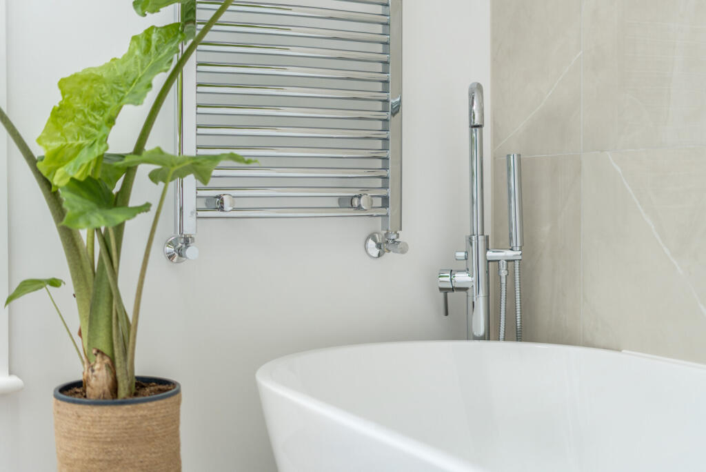 1330286-9-6883499...