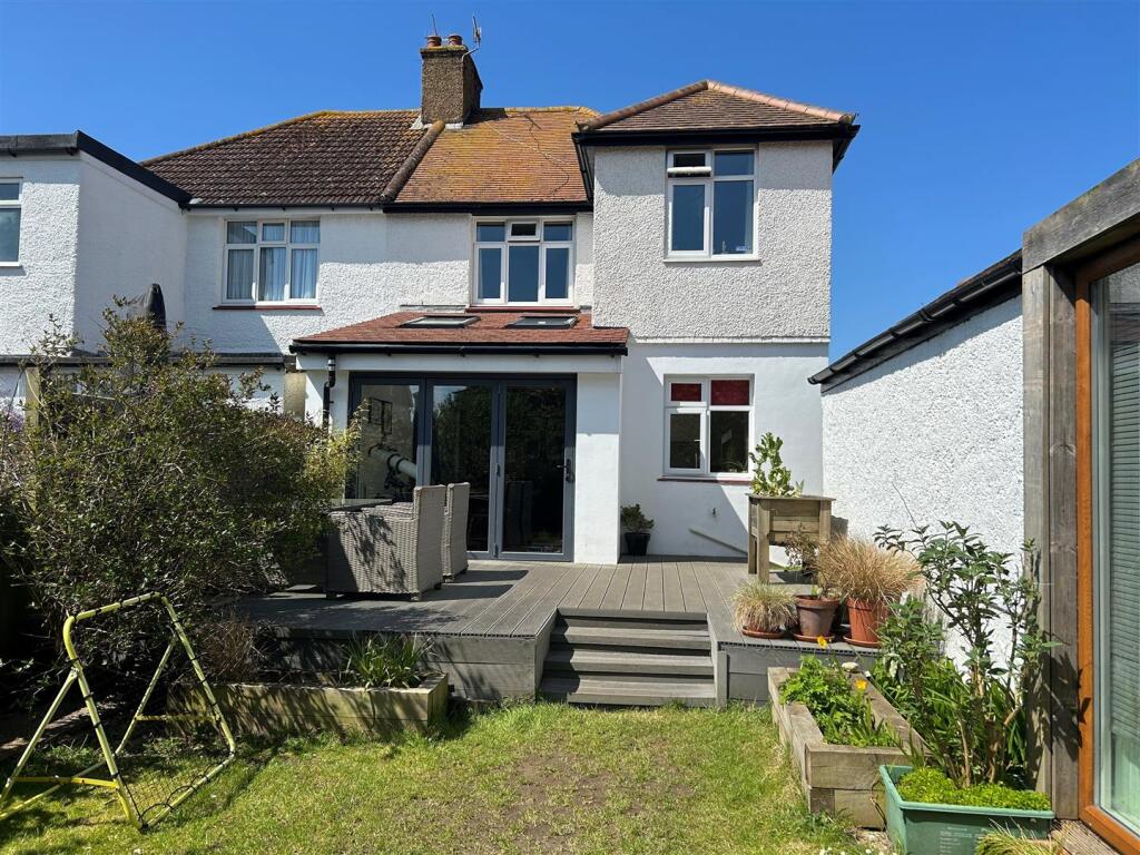 Brittany Road 19 Rear.jpg