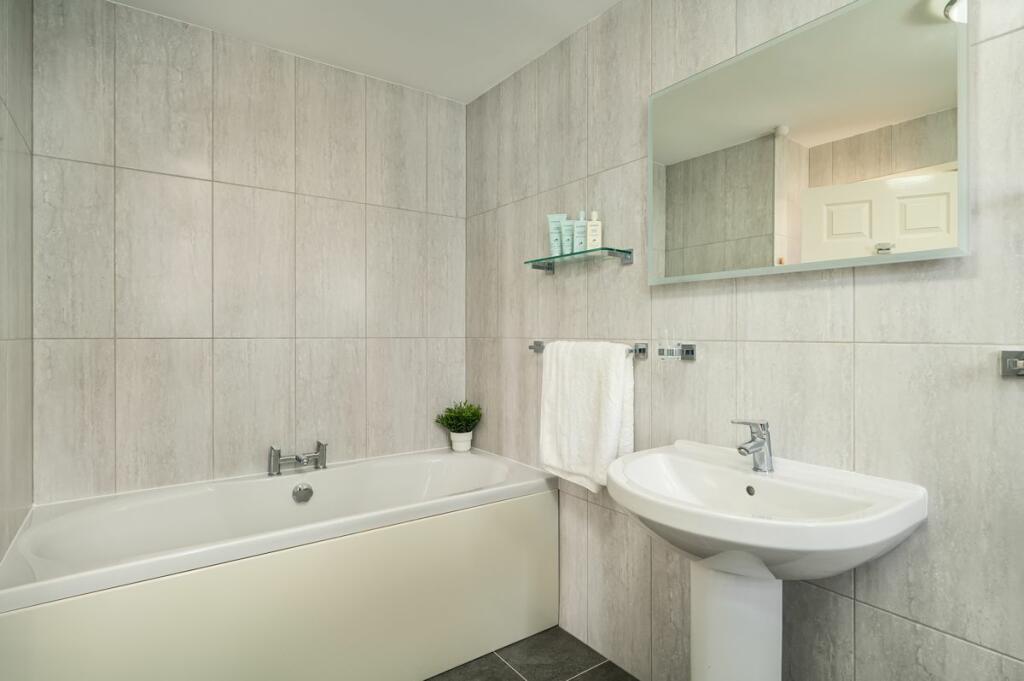 Master bedroom en-suite