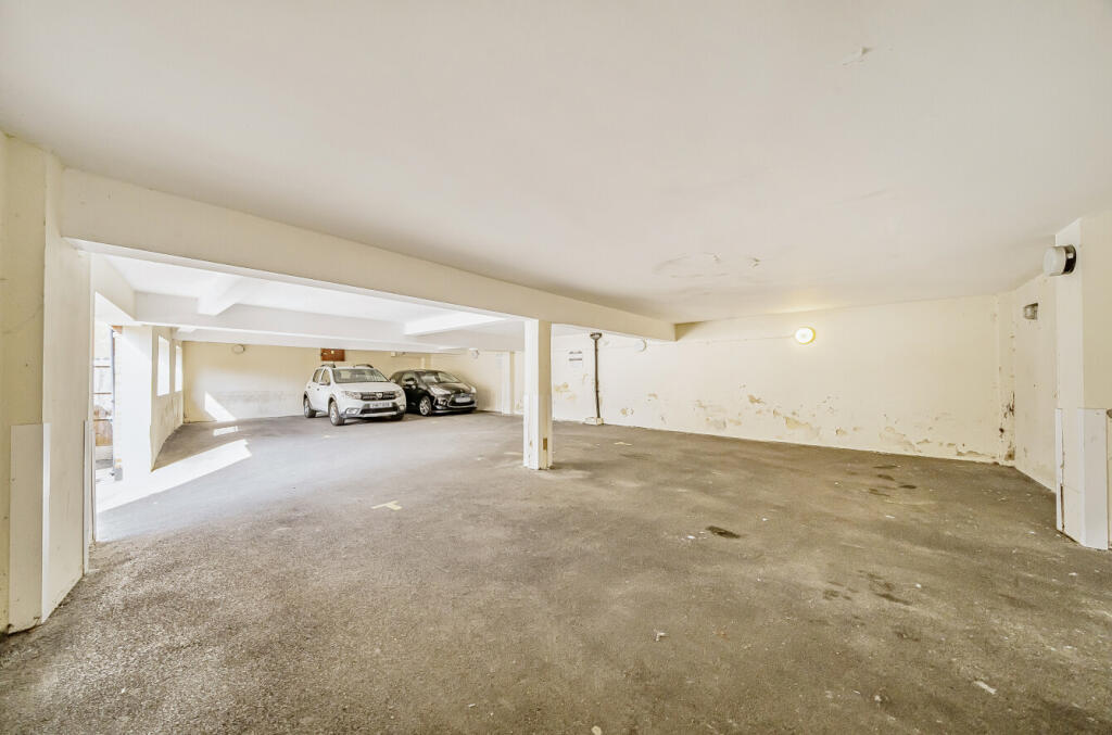 1296094-11-6830ac...