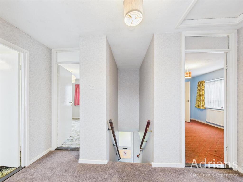 FIRST FLOOR LANDING