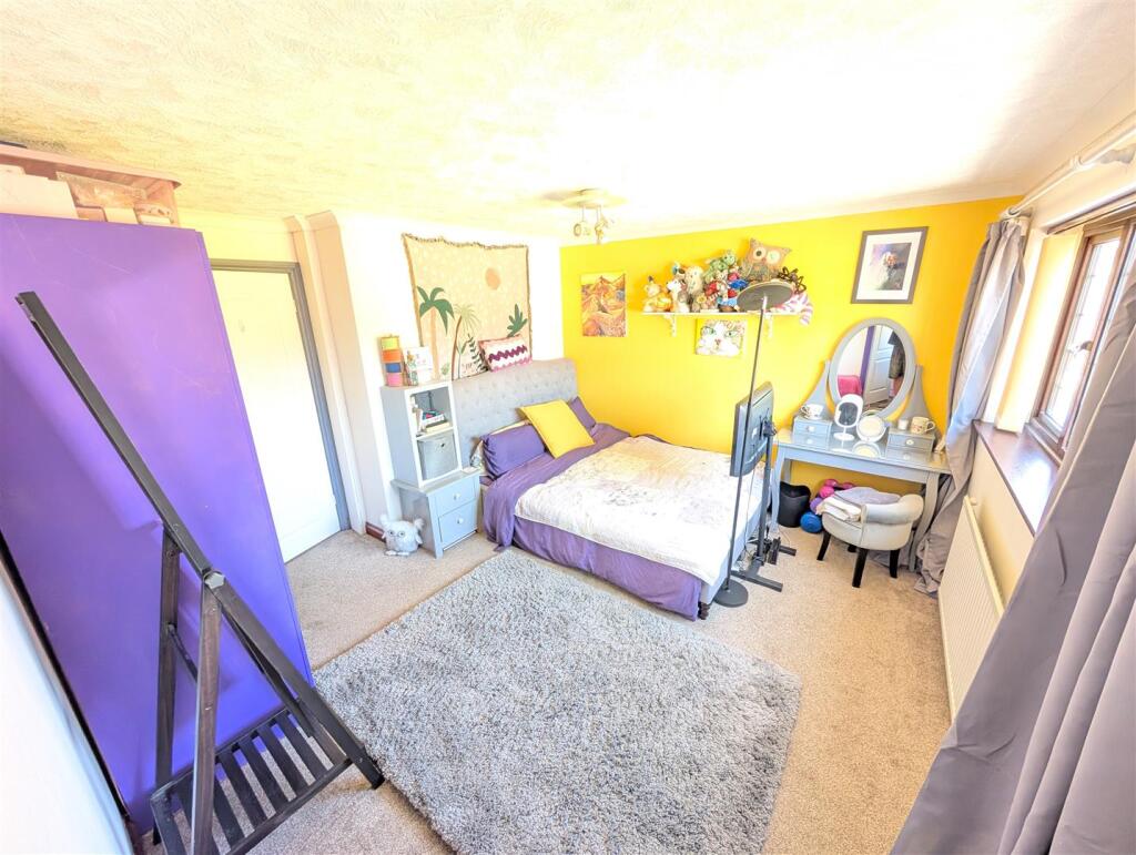 Bedroom A.jpg