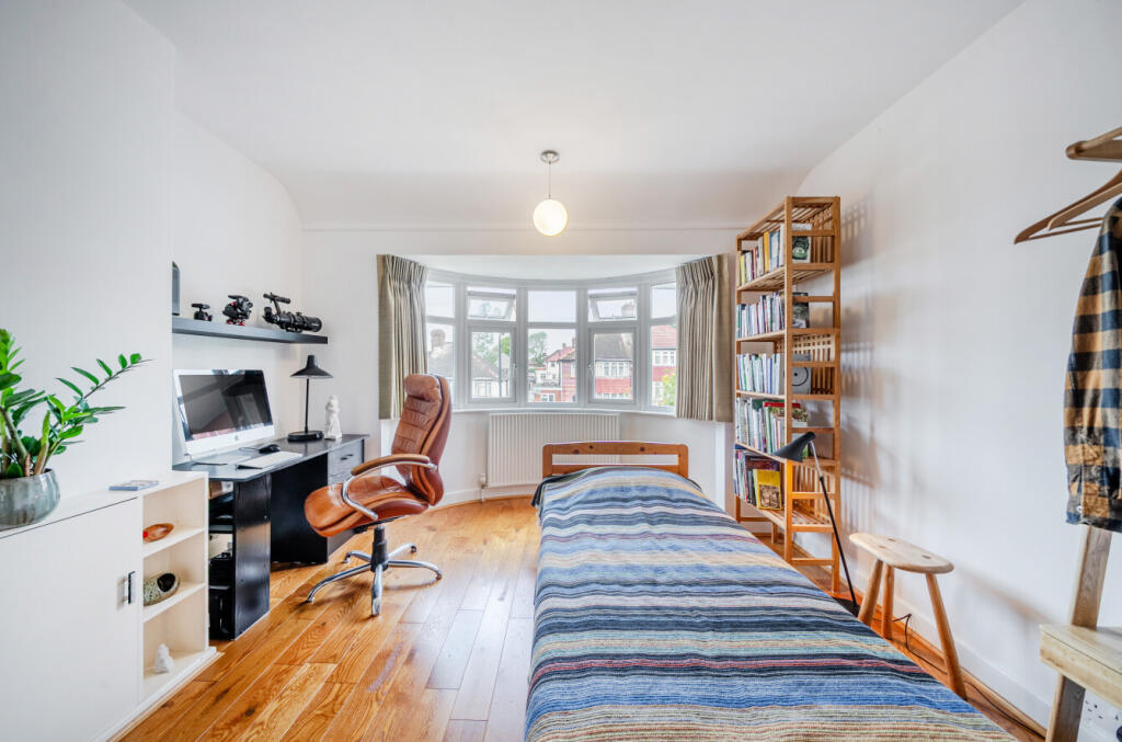 1356468-11-68cbe9...