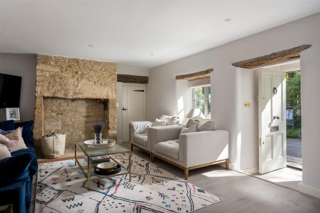 13 - The Old Post Office - GL7 7EF - Web.jpg