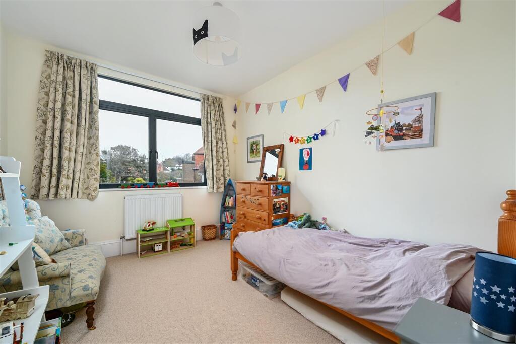 6 WilburyCresent, Hove, BN3 (16).jpg