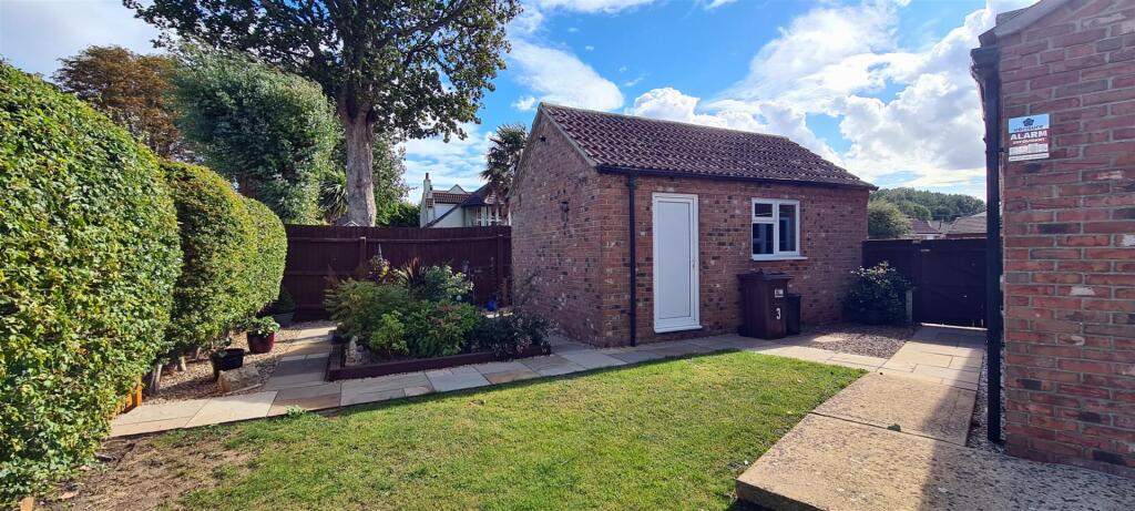 Detached Garage