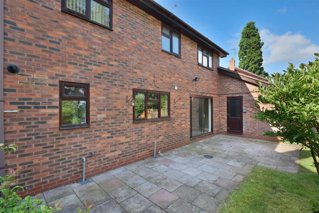 11 Woodfen Crescent (11).jpg