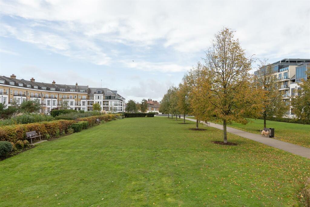 1 Aspect Court Lo-25.jpg