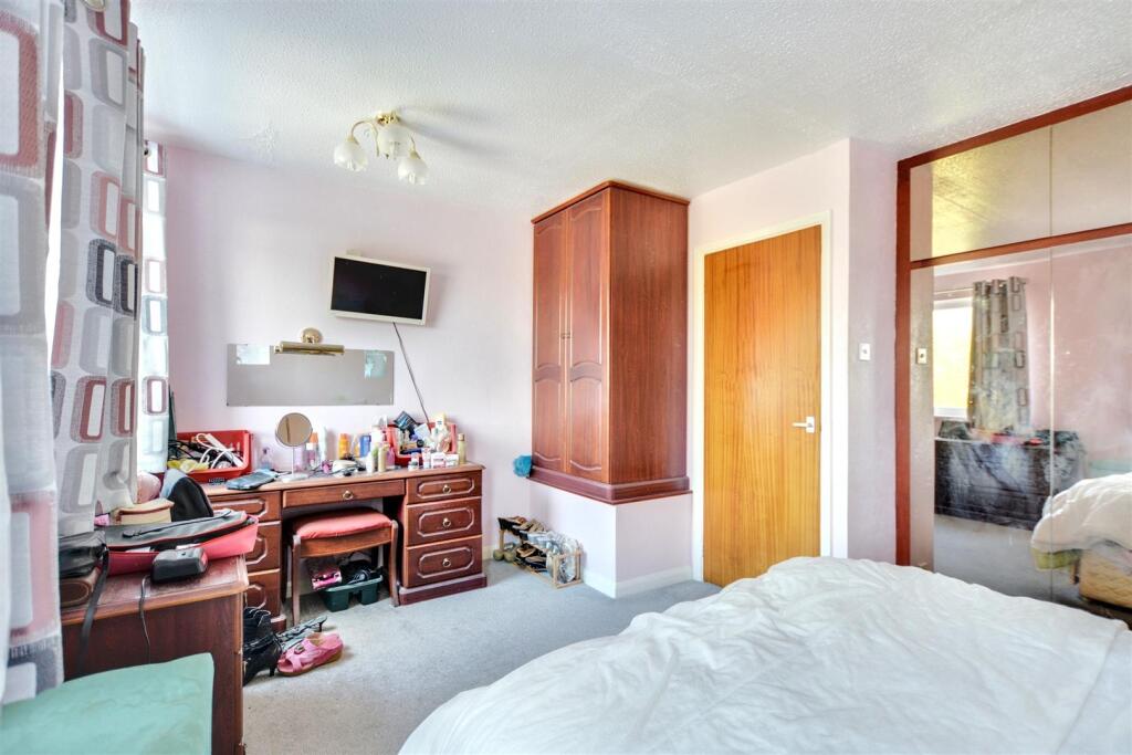 Bedroom 1_3.jpeg
