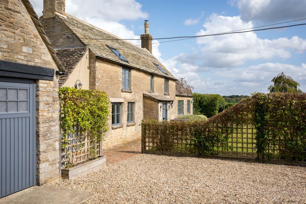 28 - 3 Itlay - GL7 7HZ - Web.jpg