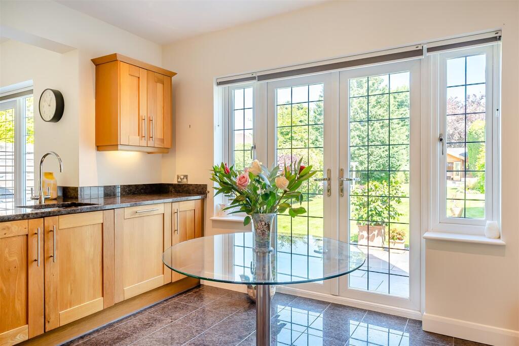 8564879-interior45.jpg