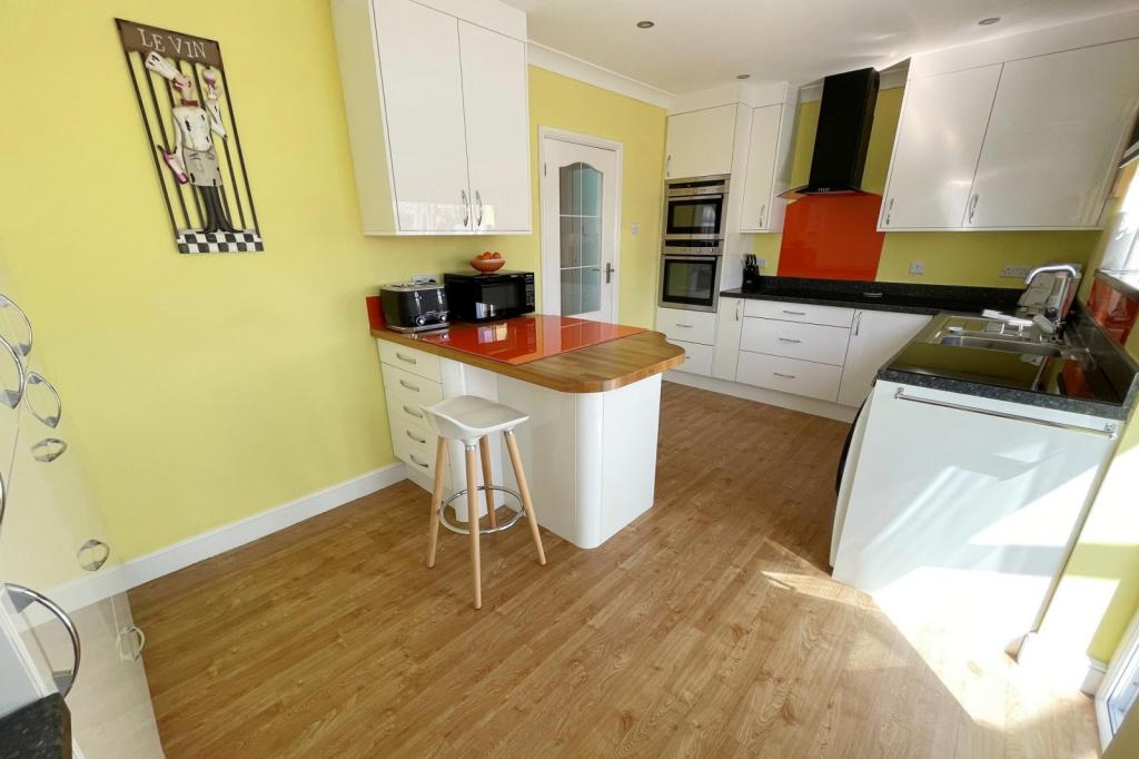 4- Kitchen