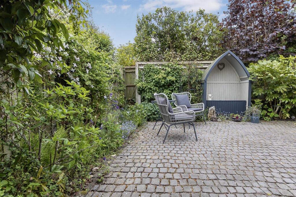 16 School Street, Church Lawford (15).jpg