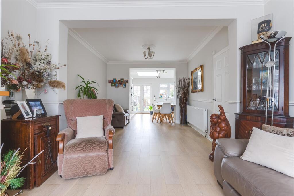 49 Coningsby Gardens-3.jpg