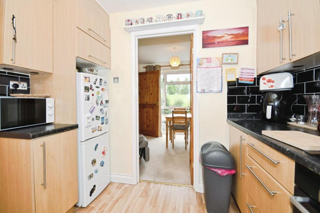 KITCHEN 02.jpg