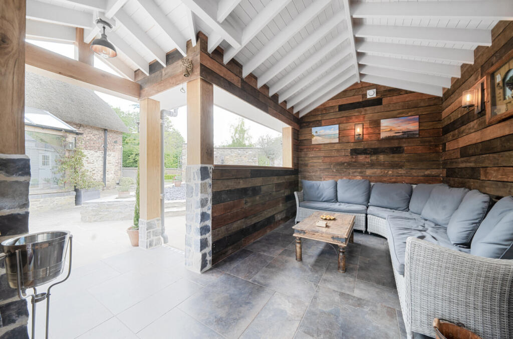 Outdoor Kitchen