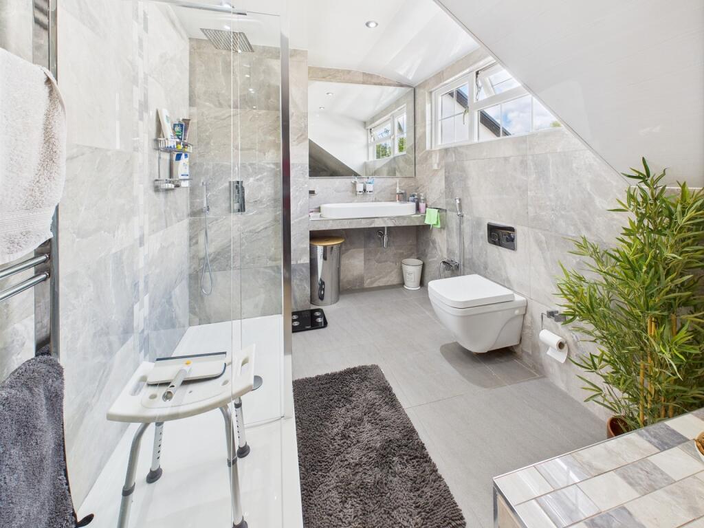 En Suite Bathroom to Bedroom 1