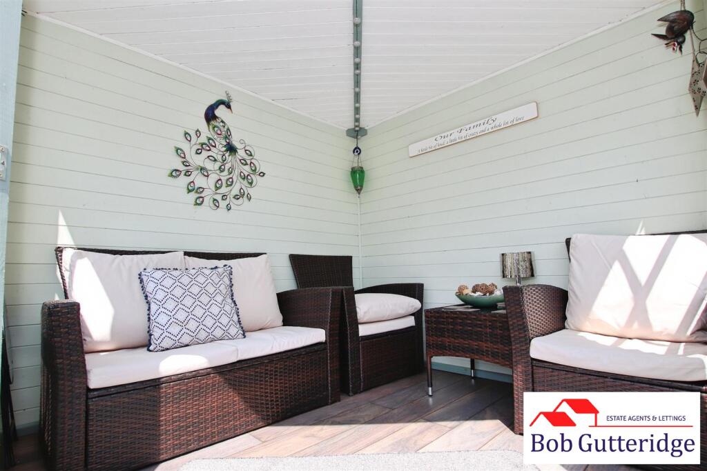 GARDEN SUMMER HOUSE