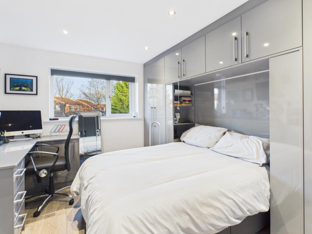 CAM03729G0-PR0181-STILL004