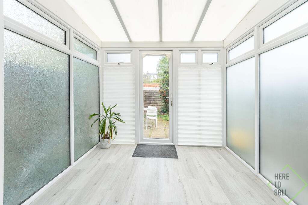28 Petworth Road, N12 9HH-20