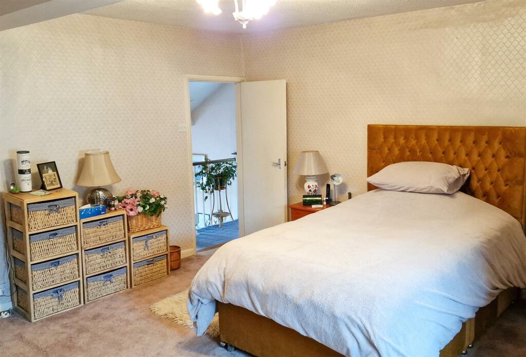 Bedroom 1 alt.jpg
